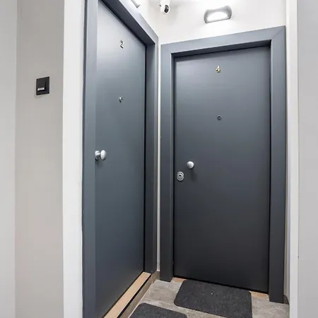 Downtown Stylish 2 *